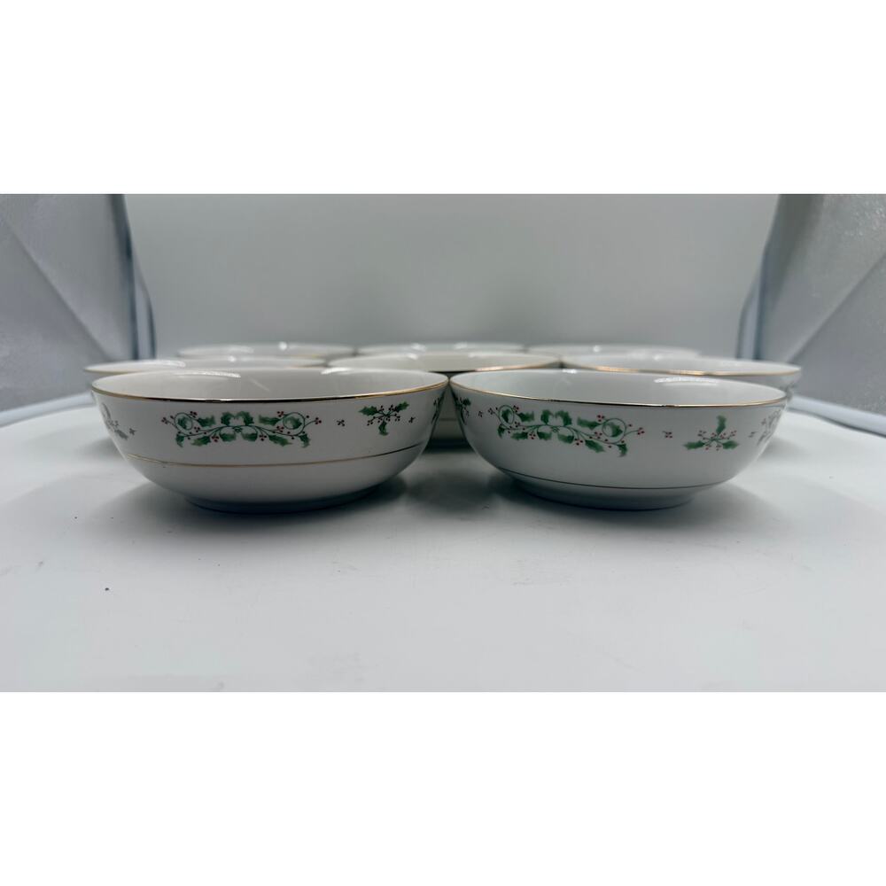 Vintage Set of 8 Gibson Holiday Holly Berry Bowls